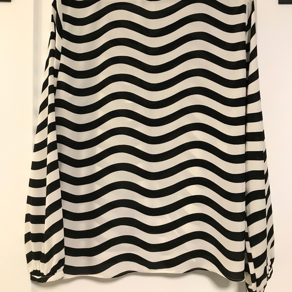 Banana Republic, long sleeve blouse, Size L, black and white - Picture 2 of 3